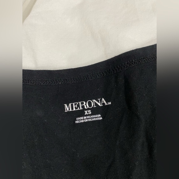 Women’s black v neck Teeshirt - Picture 2 of 2